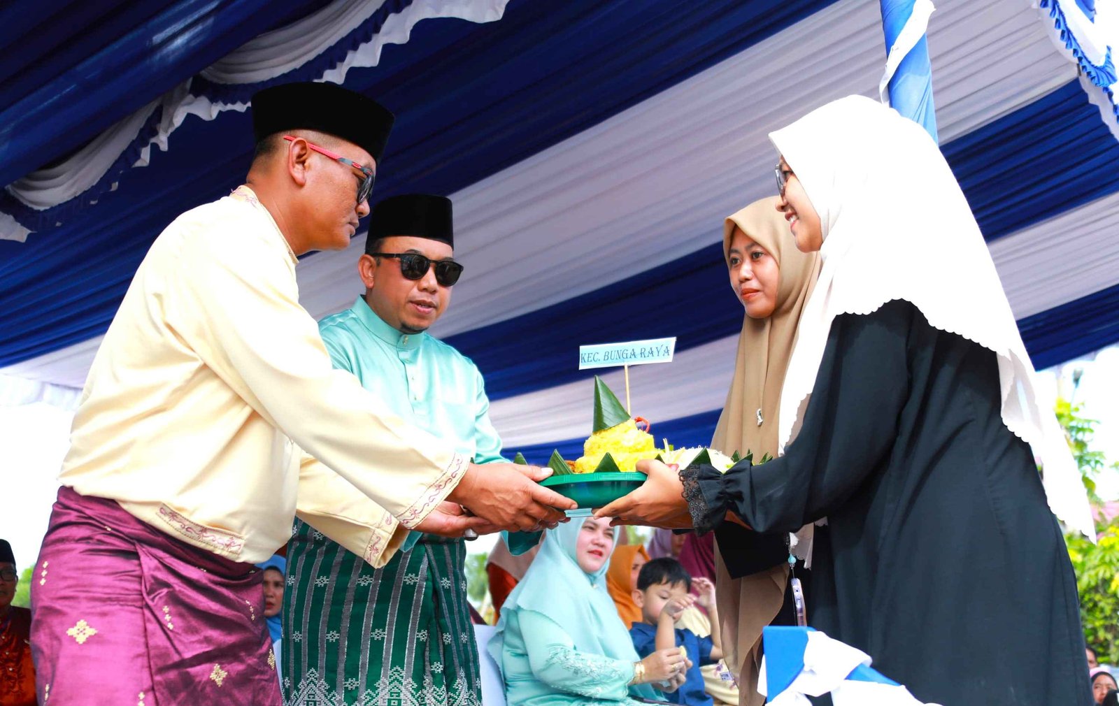 Semarak MTQ ke-24 Tingkat Kabupaten Siak, Wabup Husni Lepas Pawai Ta aruf dan Buka Stand Pameran UMKM 