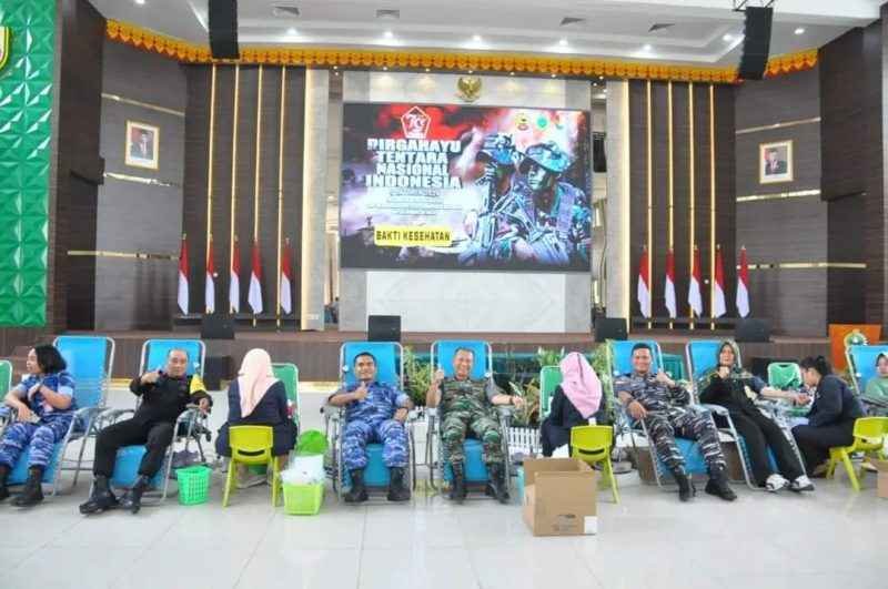 Sinergitas TNI Gelar Bakti Sosial Memperingati HUT ke-79 TNI di Wilayah Riau