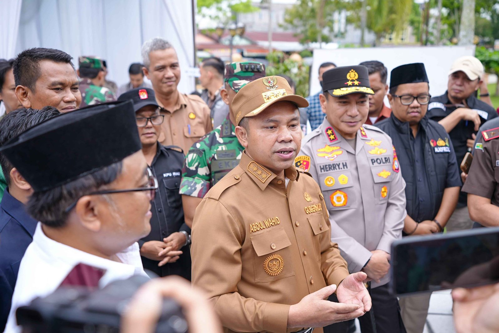 Gubernur Riau Abdul Wahid Tinjau langsung  PSU di TPS Khusus RSUD Tengku Rafi,an Siak