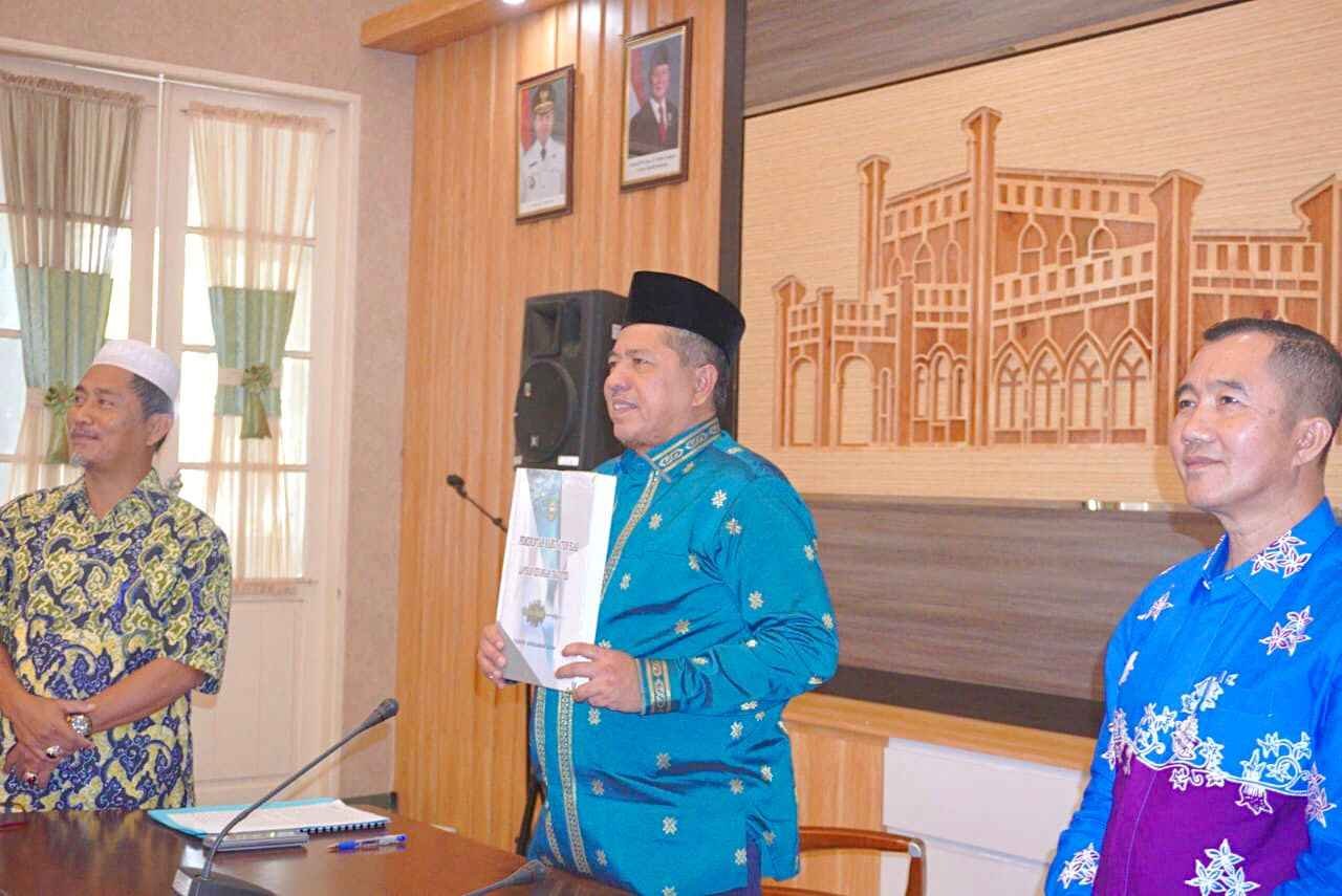 BUPATI SIAK ALFENDRI,  SERAHKAN LAPORAN KEUANGAN PEMERINTAH DAERAH KABUPATEN SIAK TA  2024 ke BPK PERWAKILAN  Riau