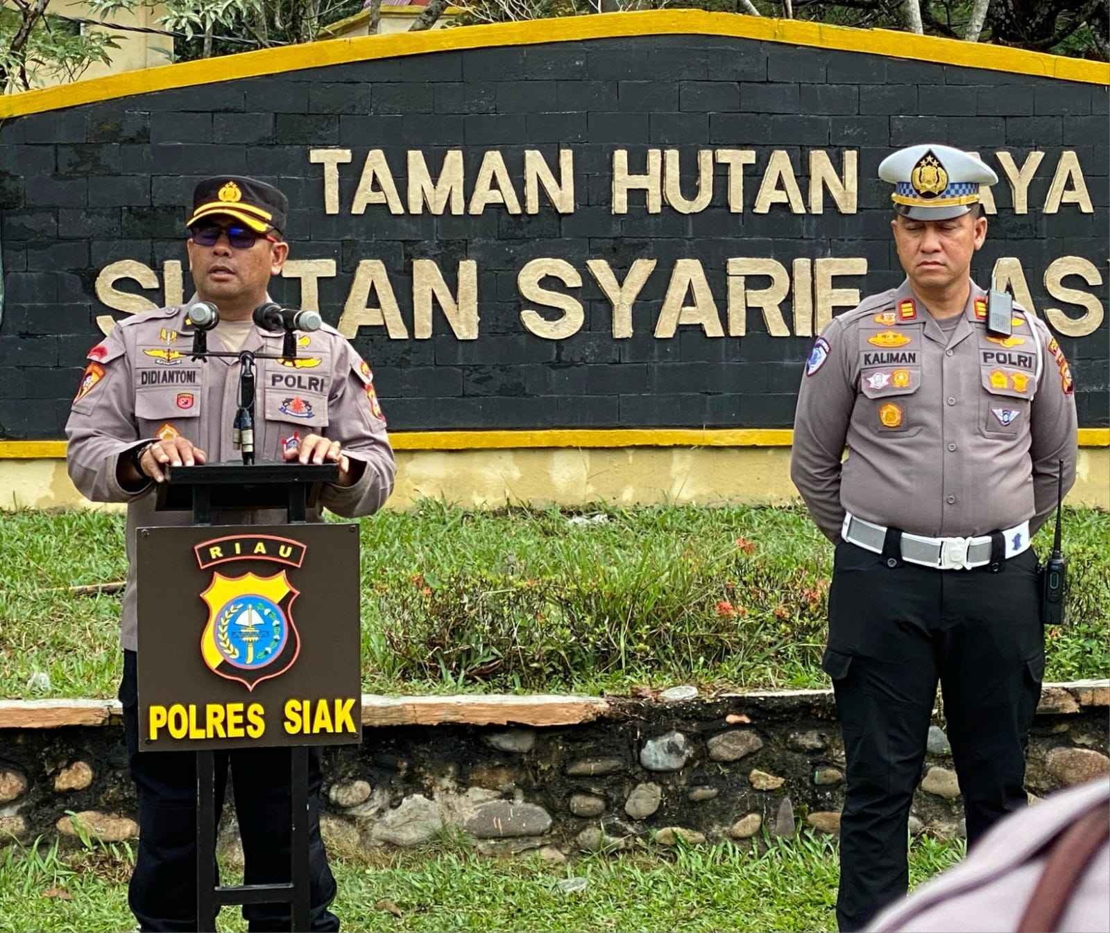Kabag Ops Polres Siak Pimpin Apel Siaga dan Gladi Pengamanan Jambore Karhutla Riau 2025 di Gerbang Tahura Minas