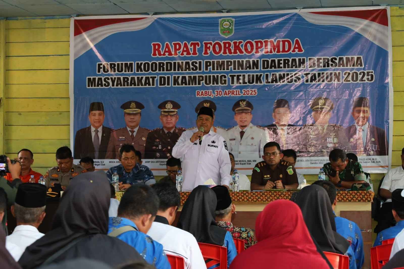 Bupati Alfedri Ingatkan Warga Teluk Lanus Buka Lahan Tidak Dengan Cara di Bakar. Saat ini sudah memasuki musim kemarau
