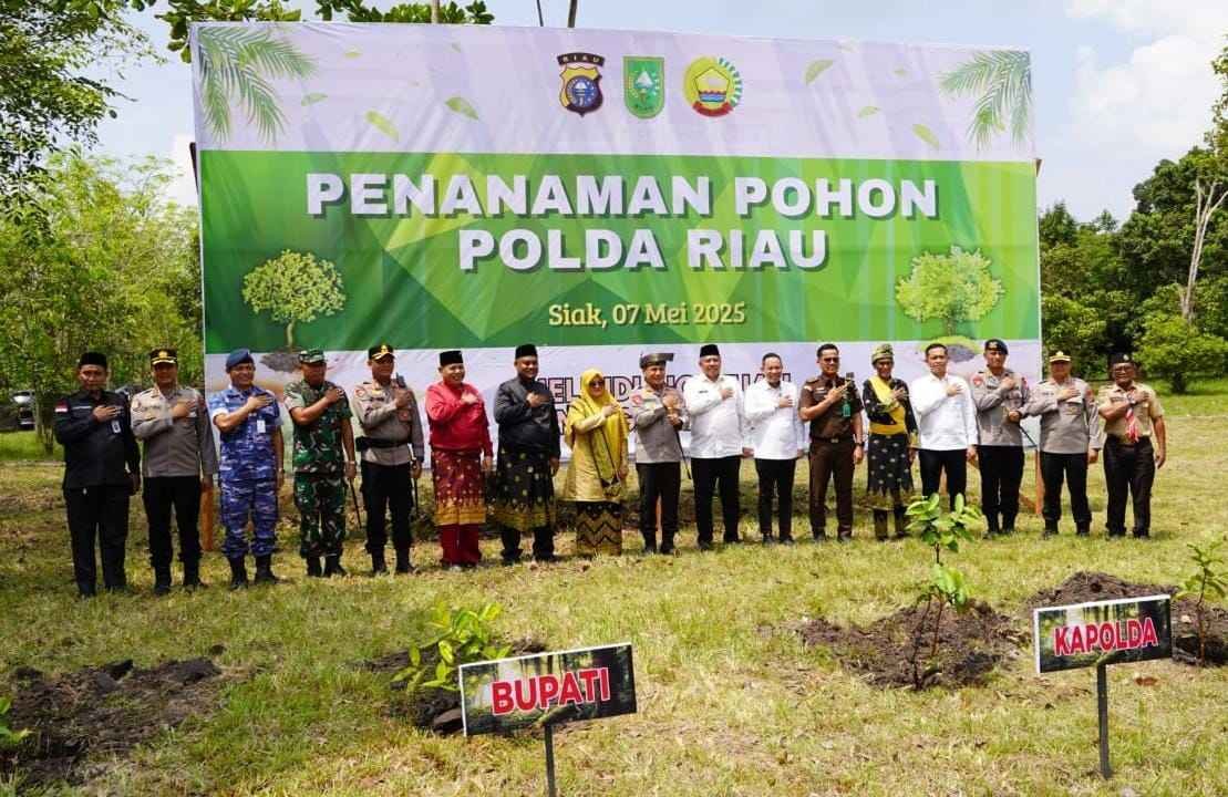 Polda Riau hadirin  Menanam Pohon, Melindungi Tuah, Menjaga Marwah Siak.