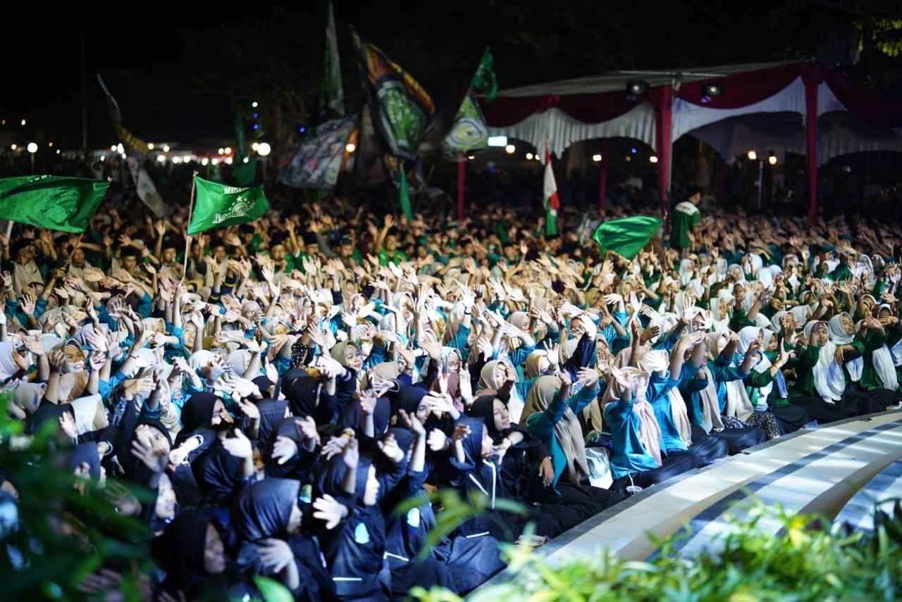 Setalah usai dilantik Afni Z  Bupati dan Wakil Bupati Siak hadiri doa syukuran berssma sholat dan rangkaian acara