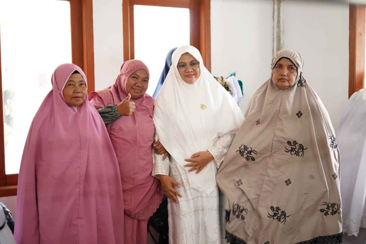Bupati Siak, Dr Afni Z Laksanakan Salat Idul Adha di Tasik Betung, Kunjungan Pertama Usai Dilantik