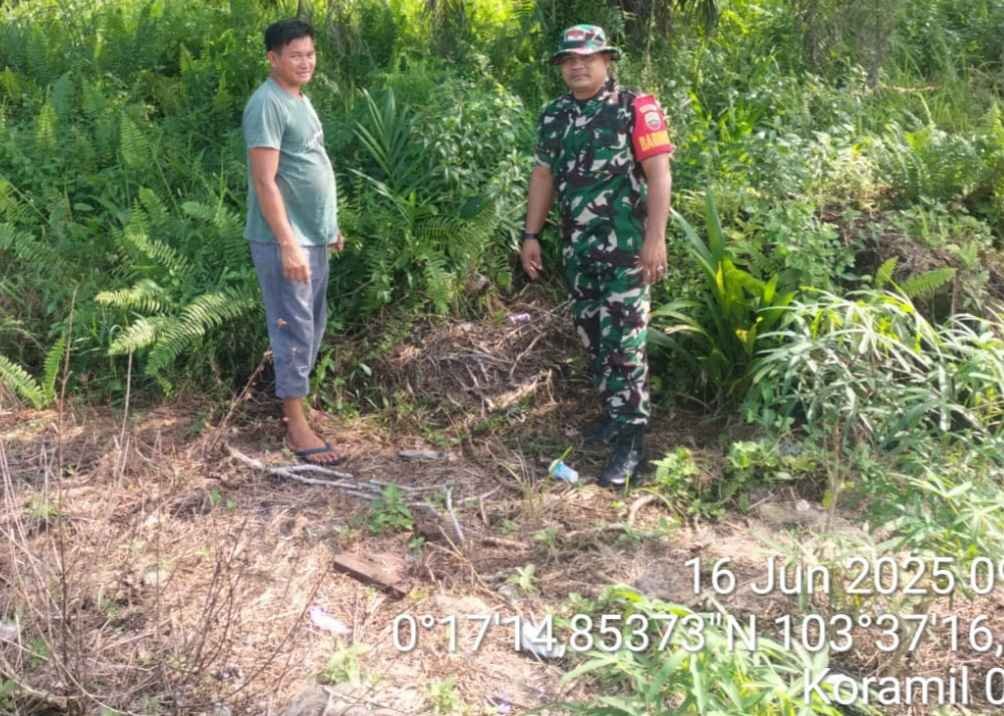 Cegah Karhutla, Babinsa Koramil 06/Kateman Intensif Patroli di Musim Kemarau