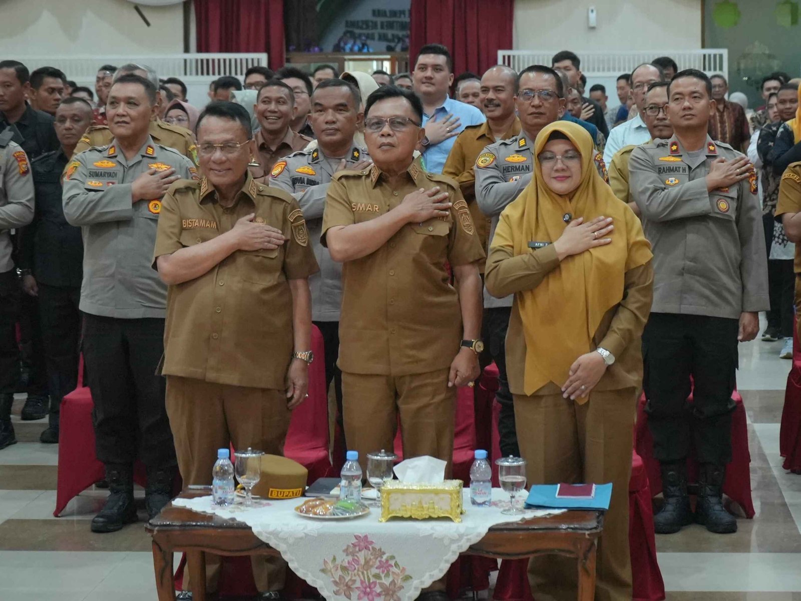 Bupati siak, Afni Z tekankan pengusaha di wilayah Siak bangun Jalan dan Lingkungan Sosial.