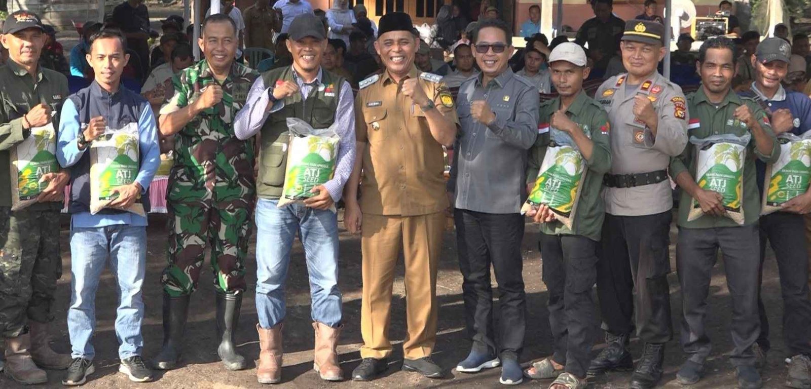 Bupati Inhil Atensi kesediaan pangan. Lakukan  Tanam Padi Gogo di Lahan Sawit Program PSR