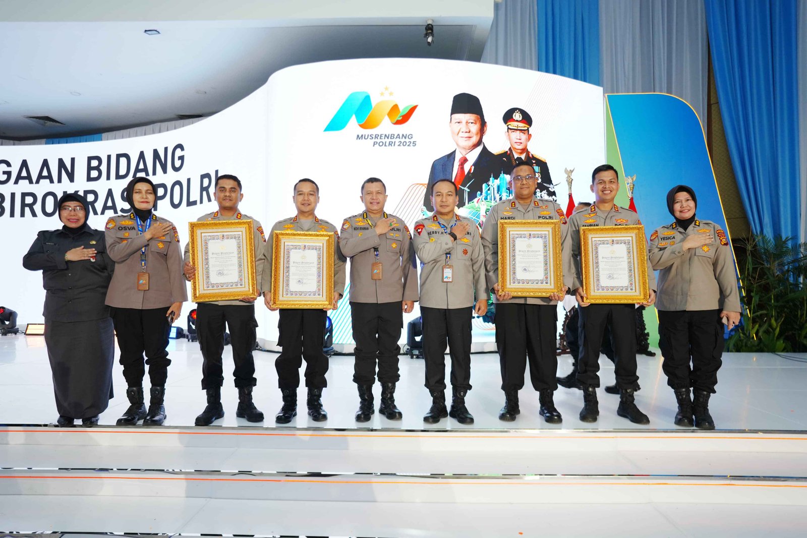 Kapolres Inhil Terima Langsung Piagam Penghargaan Pelayanan Prima dari Kapolri