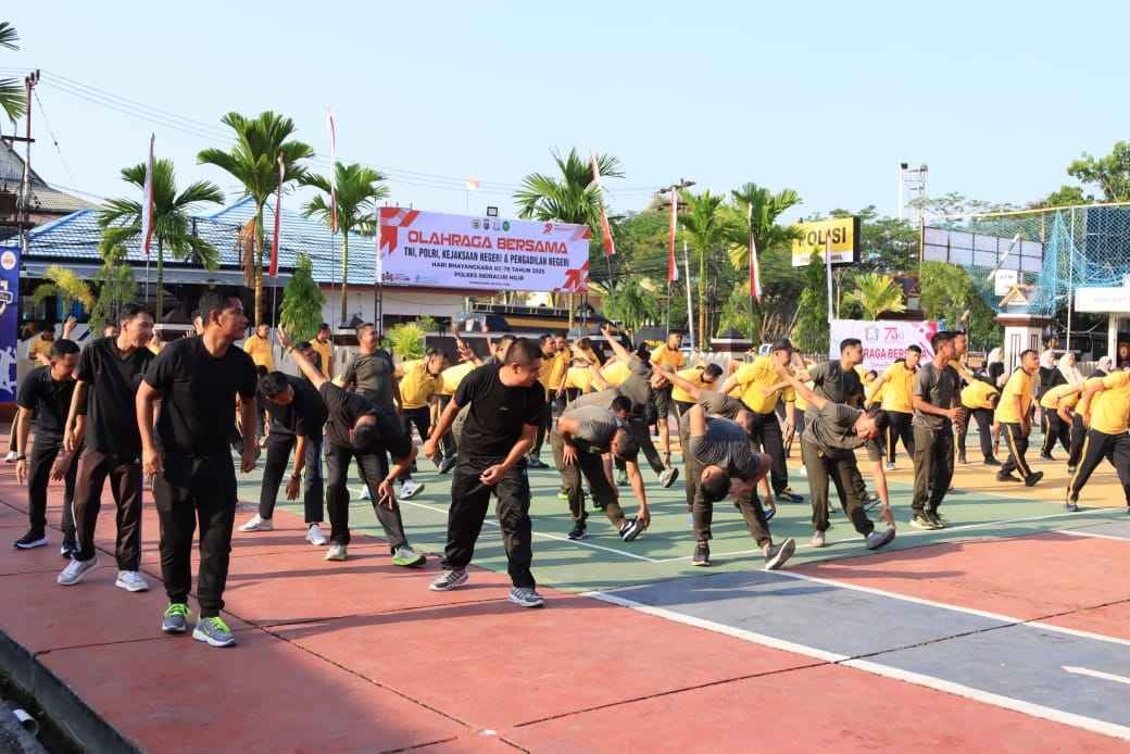 Olahraga Bersama TNI, Polri, dan Kejaksaan Warnai Peringatan Hari Bhayangkara ke-79 di Polres Indragiri Hilir