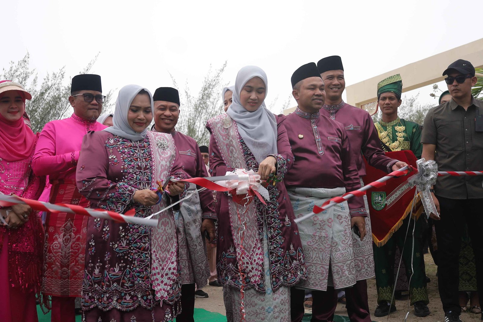 Lestarikan  Makanan Khas Melayu Siak, Stand Bazar Tuai Pujian dari Gubernur Riau.