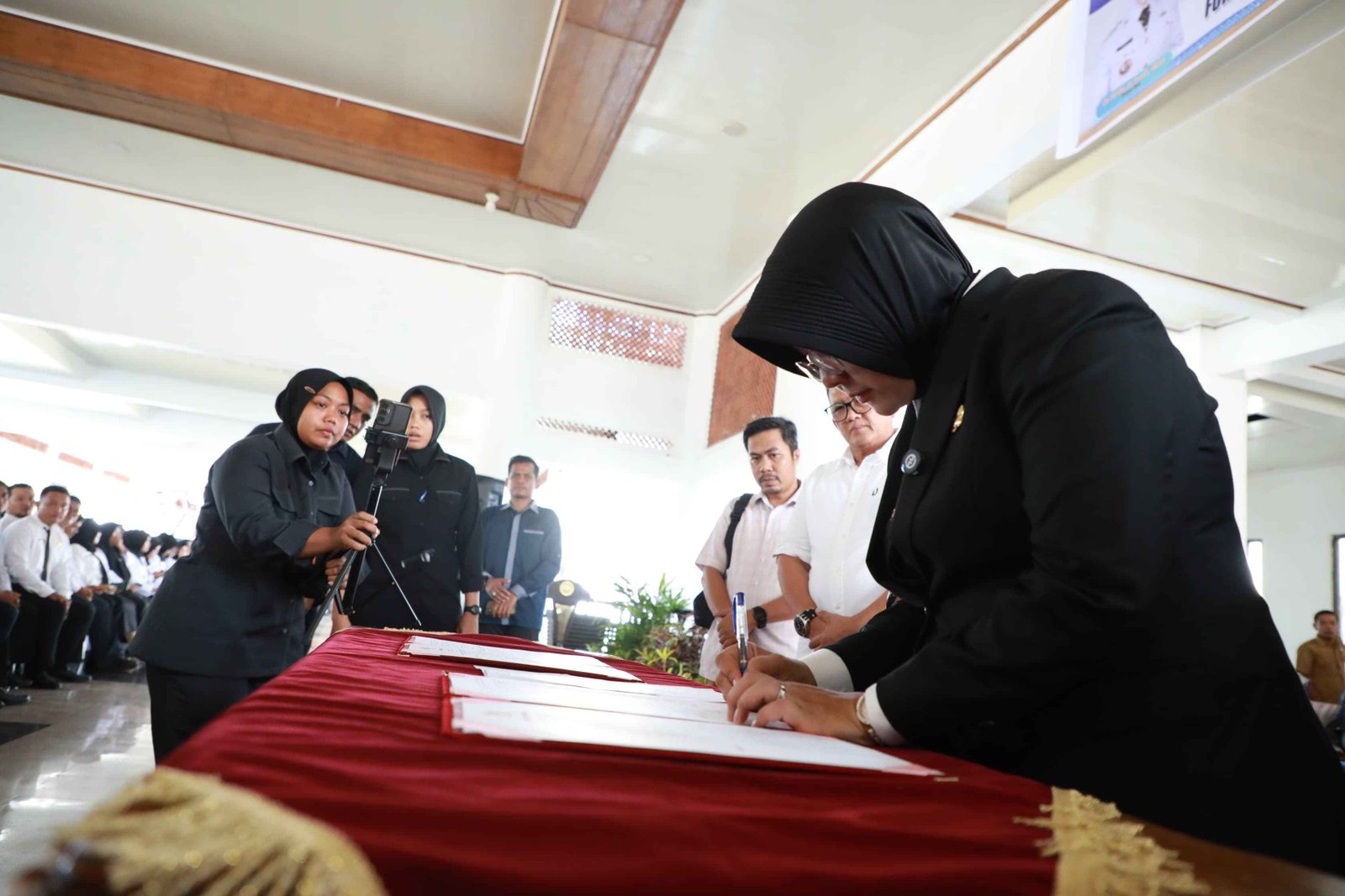 Kepemimpinan Afni Z sebagai Bupati Siak  dan Wakil bupati Syamsurizal, Menujukan komitmenya.