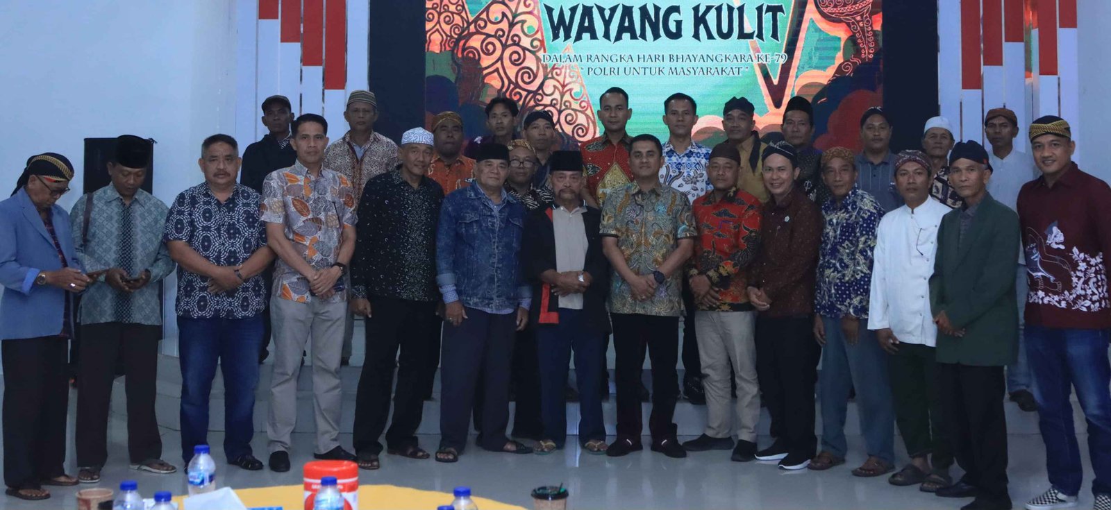 Polres Inhil Gelar Nobar Wayang Kulit Secara Live Streaming dalam Rangka Hari Bhayangkara ke-79