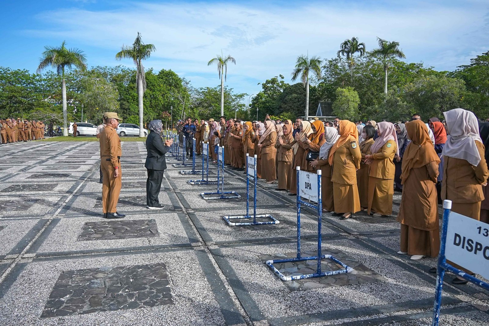 Bupati siak Afni Berpesan di saat Jadi Pembina Apel Senin Perdana.