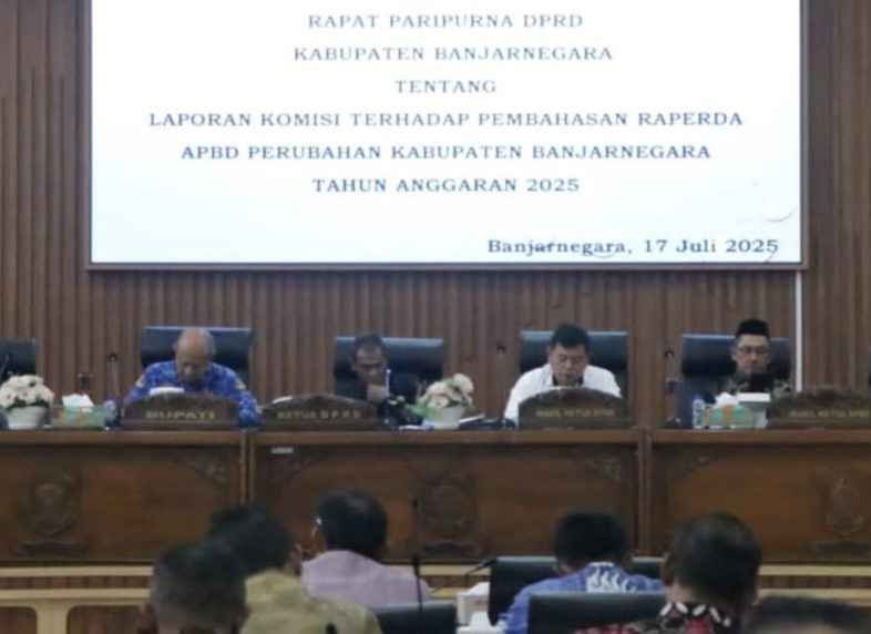Rapat Paripurna Laporan Komisi Terhadap Raperda Perubahan APBD Tahun 2025