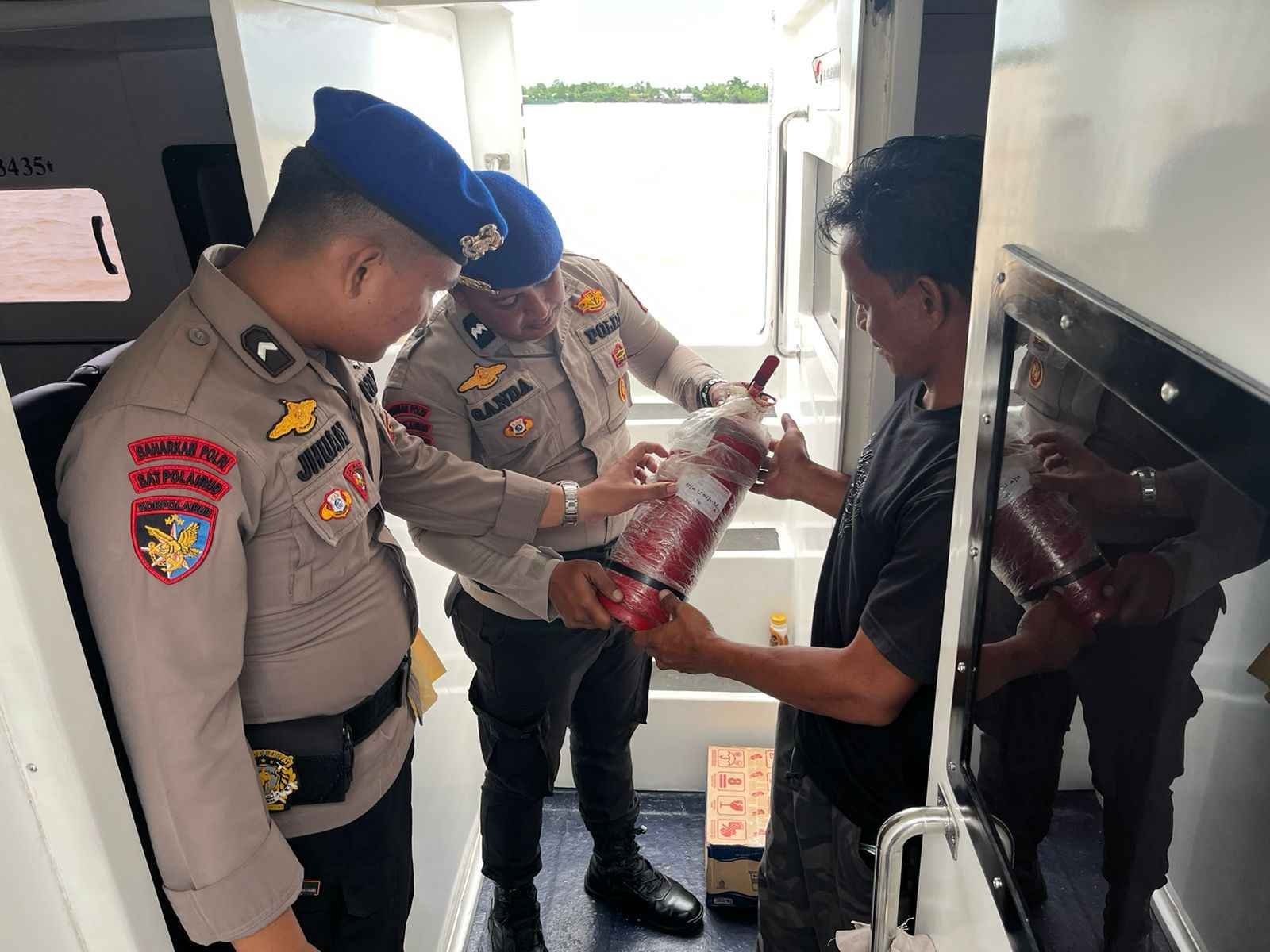 Sat Polaitud Polres Inhil Melaksanakan  Giat Waskat di Pelindo Tembilahan, Tekan Potensi Laka Laut