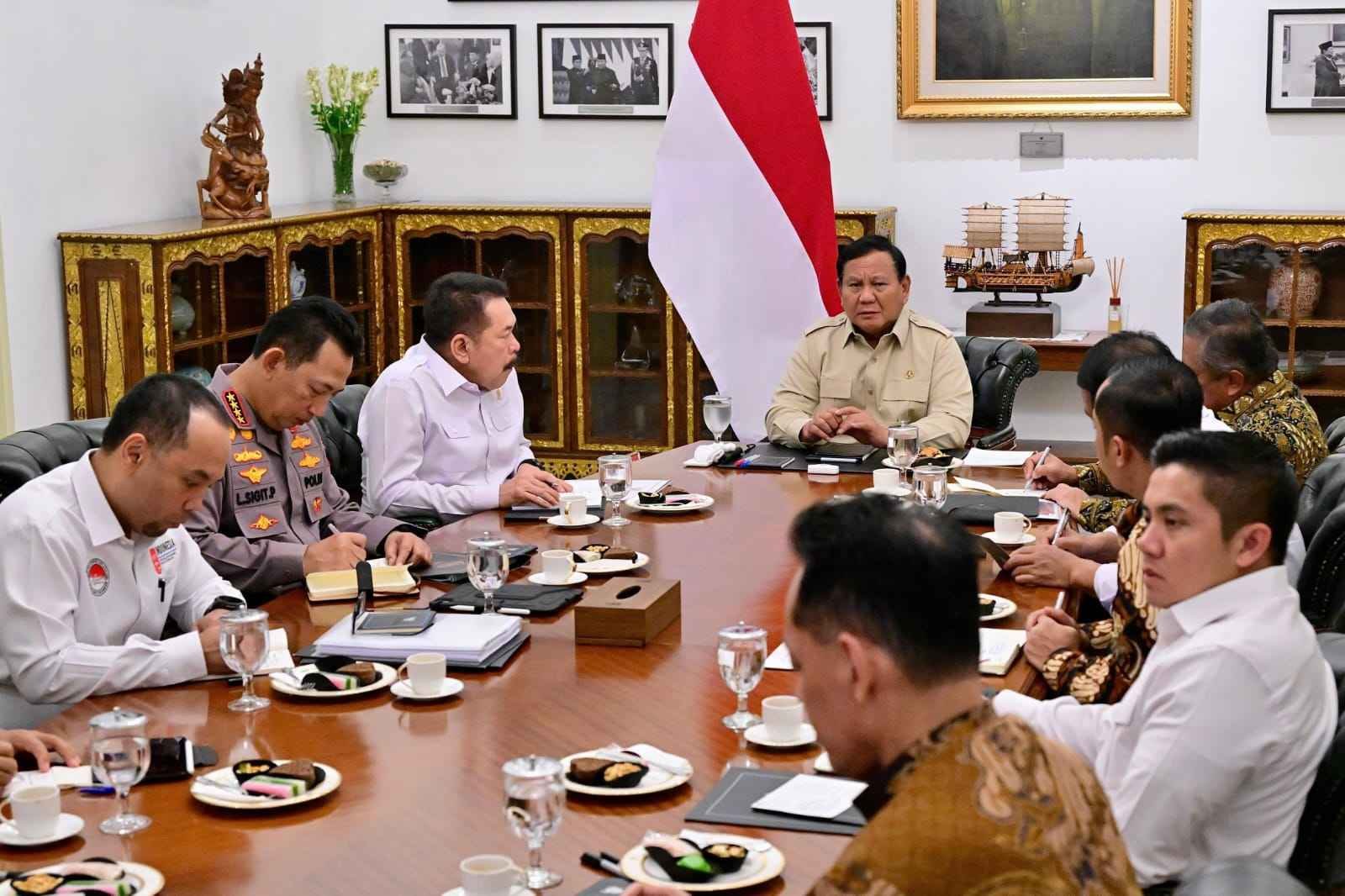 Presiden  RI Prabowo Subianto Perintahkan Tindak Tegas Pelanggaran Standar Beras Premium dan Medium  