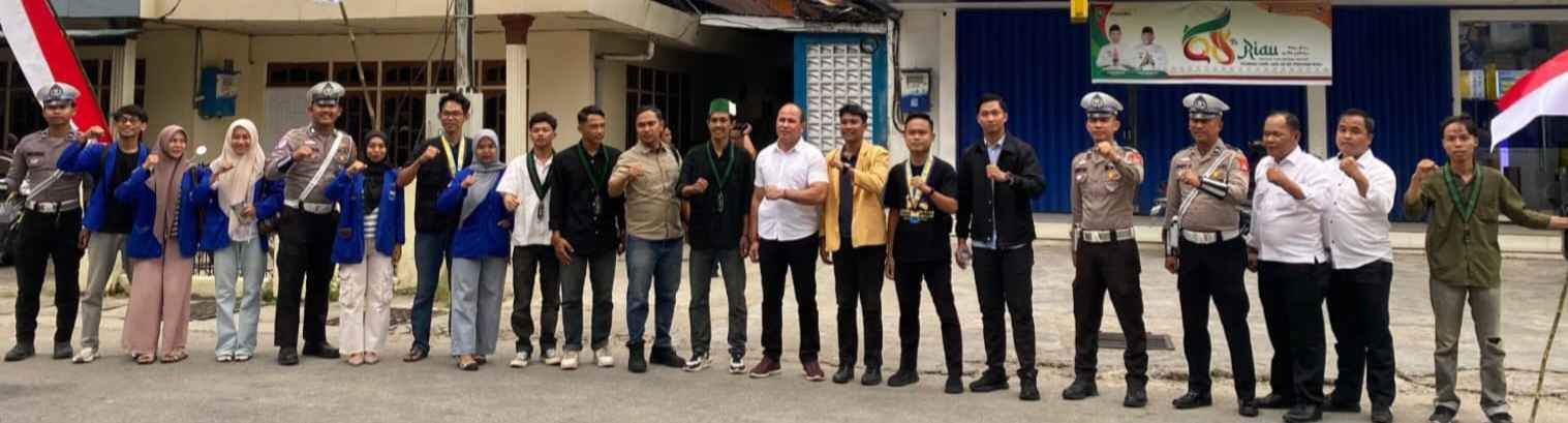 Sambut HUT RI ke-80, Polres Inhil Bagikan Bendera Merah Putih 	