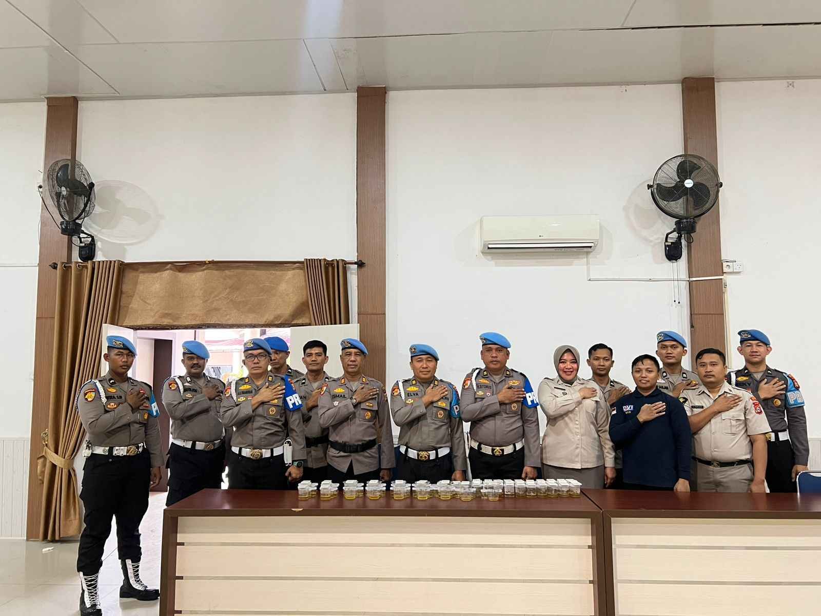 Polres Inhil Tegakkan Disiplin: Tes Urine hingga Cek Judi Online,di lapangan dan di Aula Rekonfu Polres inhil