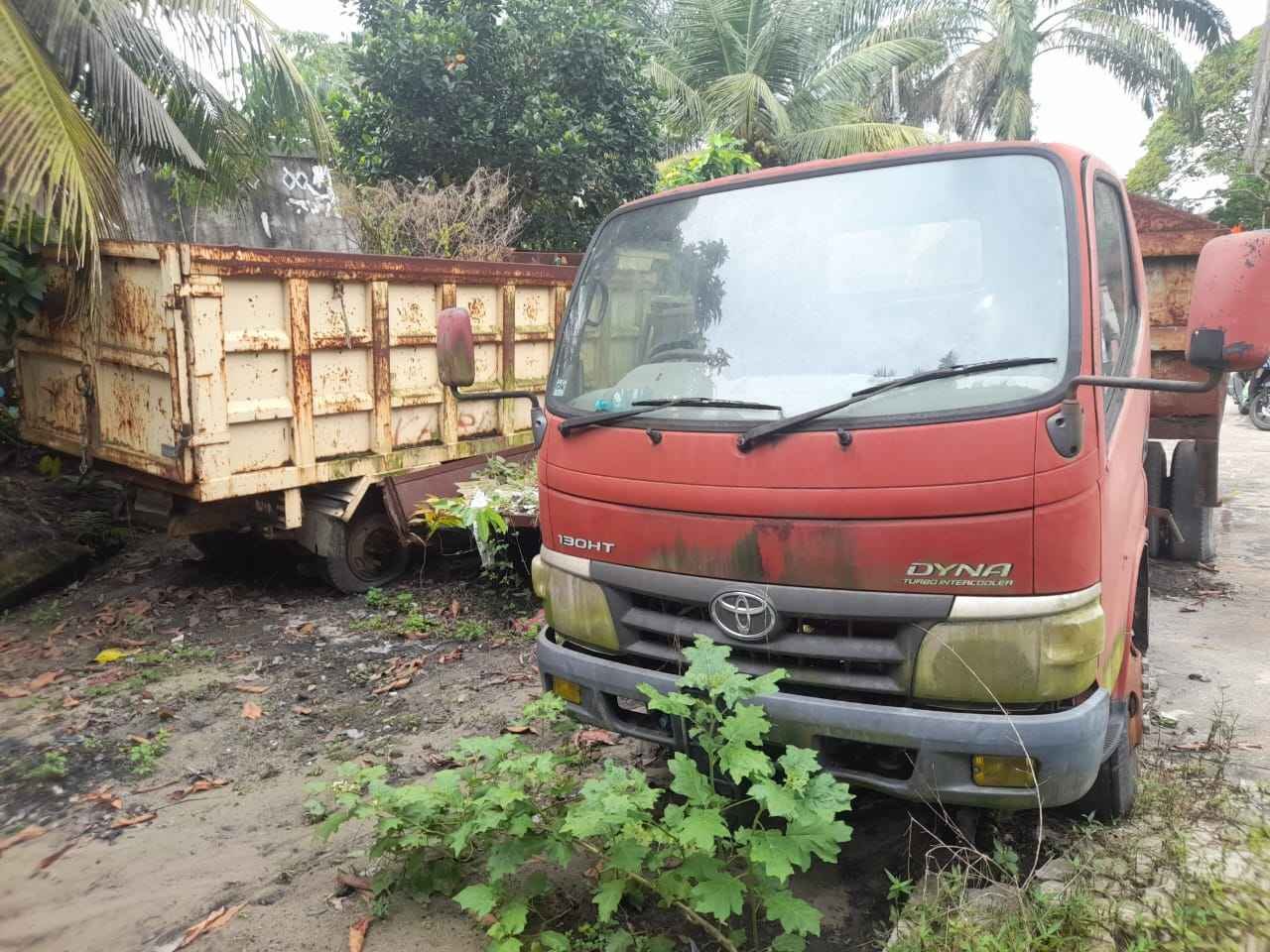 SANGAT DI SAYANGKAN, DINAS DLHK KABUPATEN SIAK TERLANTARKAN MOBIL PENGAKUT SAMPAH, TIDAK TERAWAT