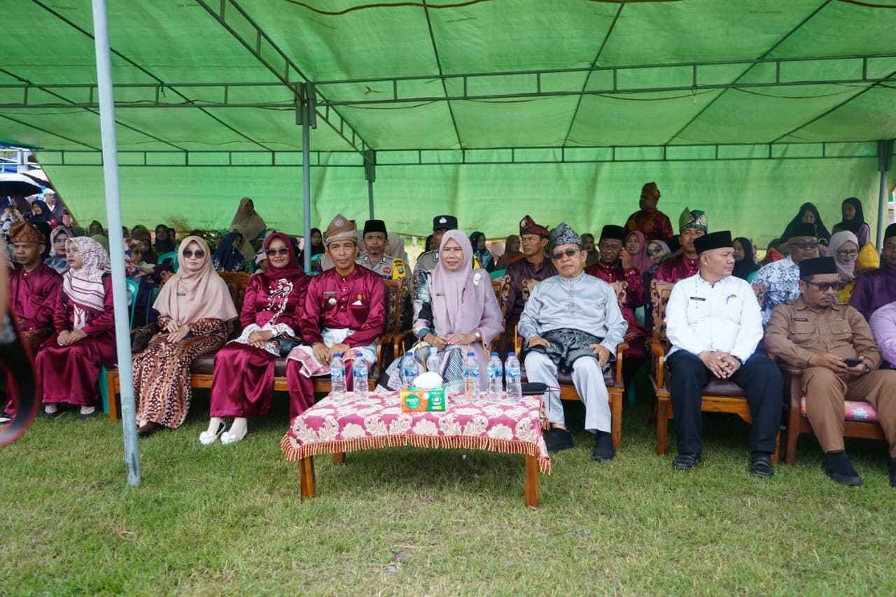 Saya Bangga MTQ Jadi Perekat Umat": Wakil Bupati Yuliantini Hadiri Pelepasan Pawai dan Bazar MTQ Concong