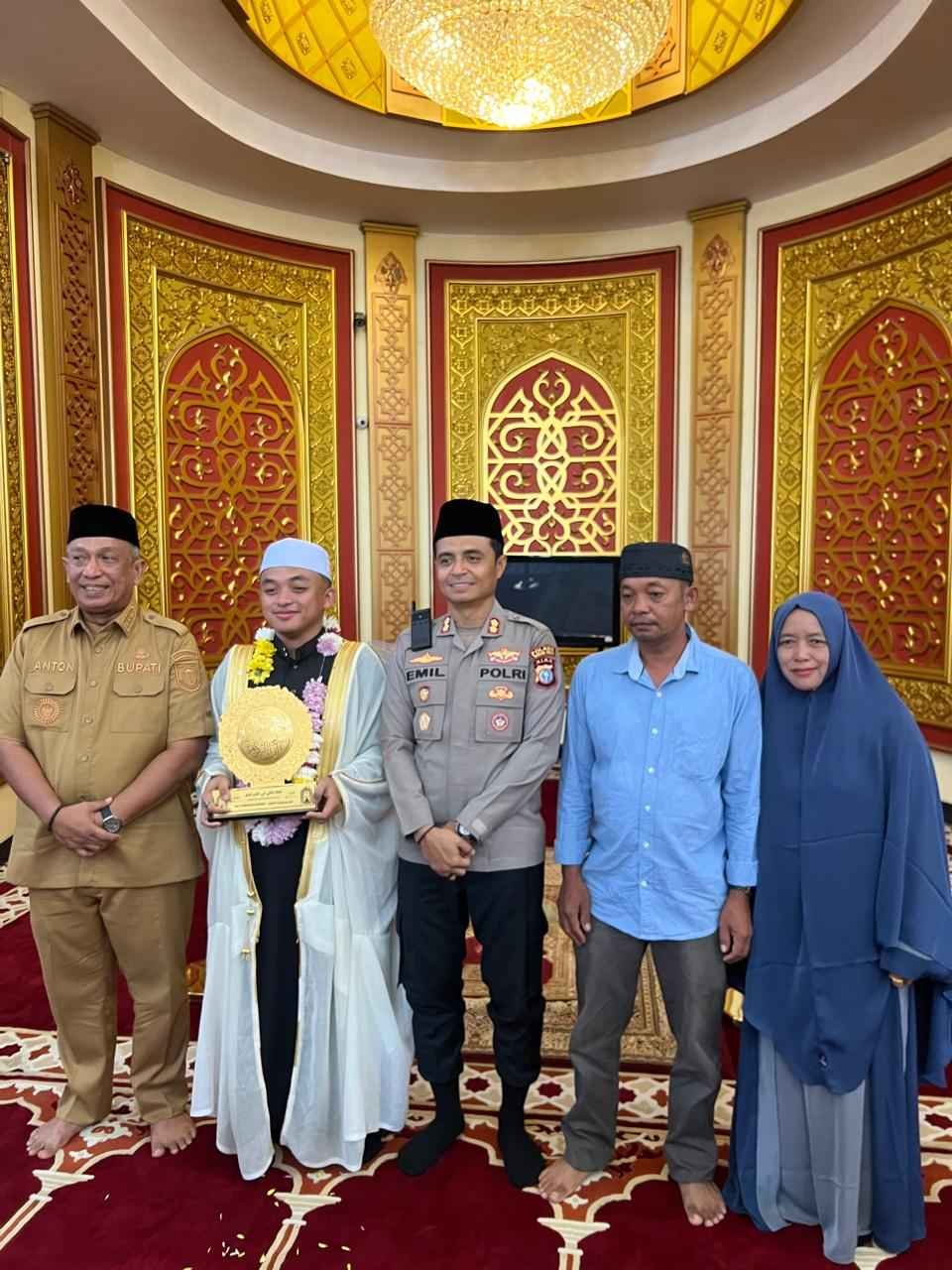 Kapolres AKBP Emil Eka Putra Sambut Kepulangan Pemenang MHQ Internasional di Islamic Centre Rohul
