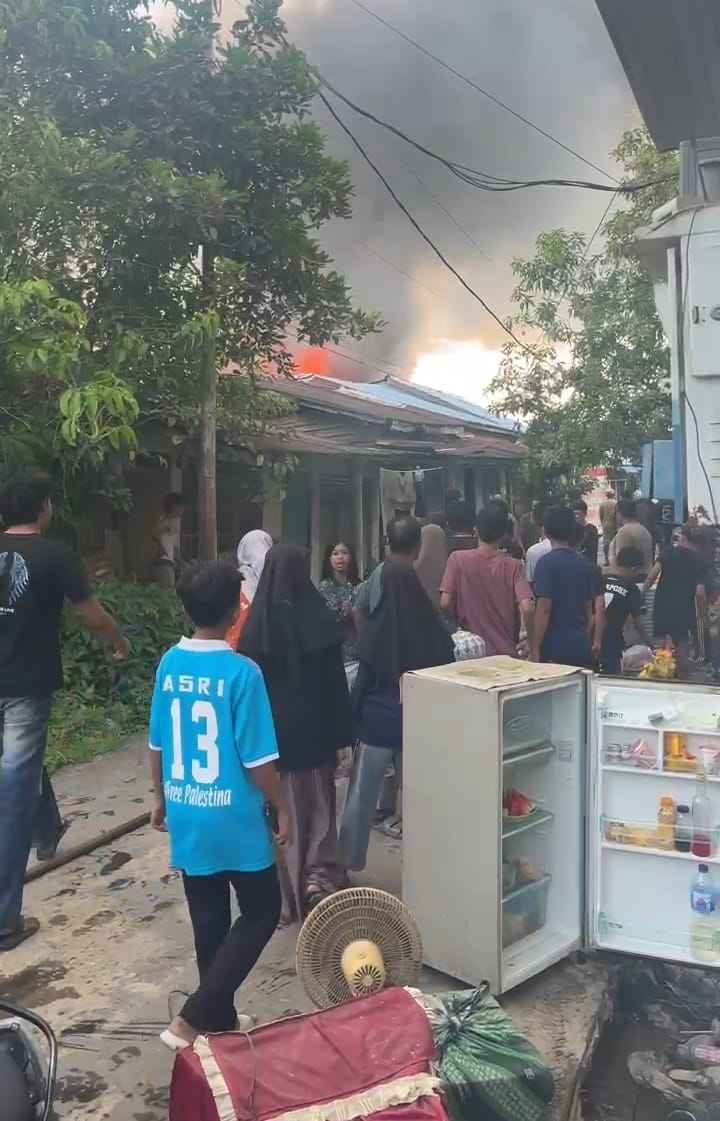 Si Jago Merah Lalap Pemukiman Masyarakat di Pulau Kijang .