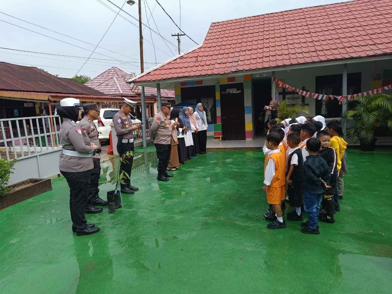 Polres Inhil Gelar Program Kapolda Riau “Green Policing” di TK Bhayangkari Tembilahan Hulu