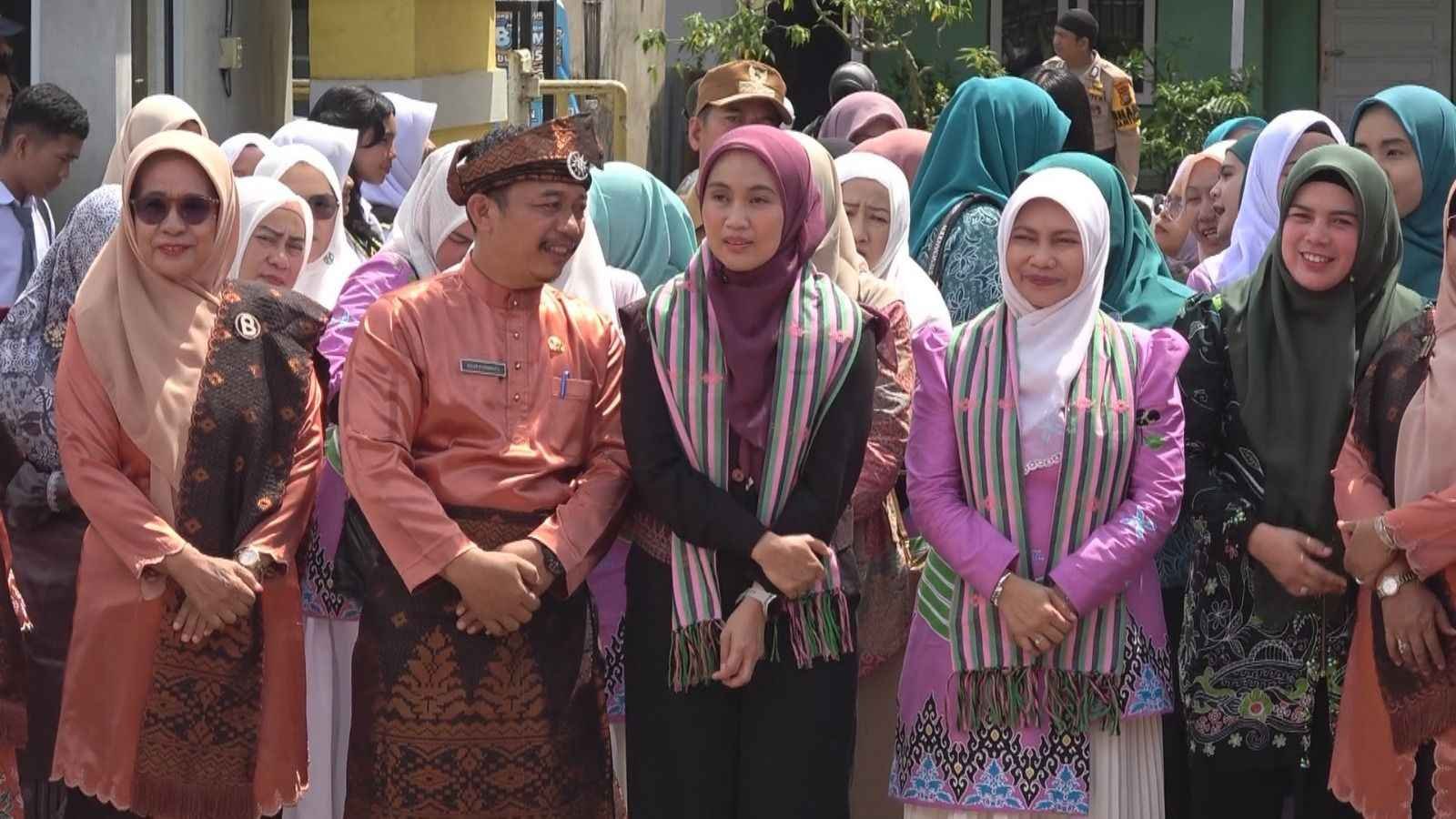 Bangga Sebagai Alumni, Henny Sasmita Bawa Program Jelajah Anak Riau ke SMAN 1 Tembilahan Hulu