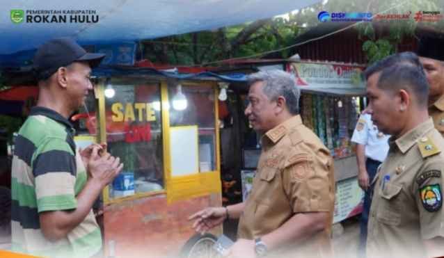 Pastikan Aman dan Lancar Bupati Rohul Turun Langsung Cek Stand Bazar UMKM 