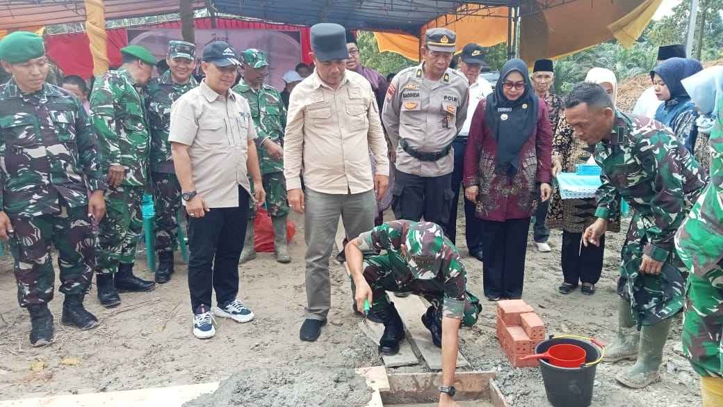 Dandim 0314/Inhil Pimpin Peletakan Batu Pertama Gerai dan Pergudangan Koperasi Desa Kelurahan Merah Putih