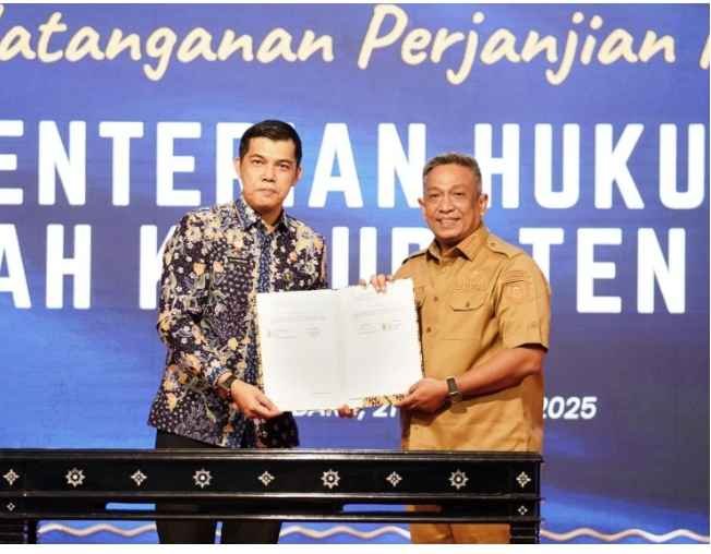 Komitmen untuk Keadilan, Bupati Rokan Hulu Terima Penghargaan dari Kemenkumham RI 