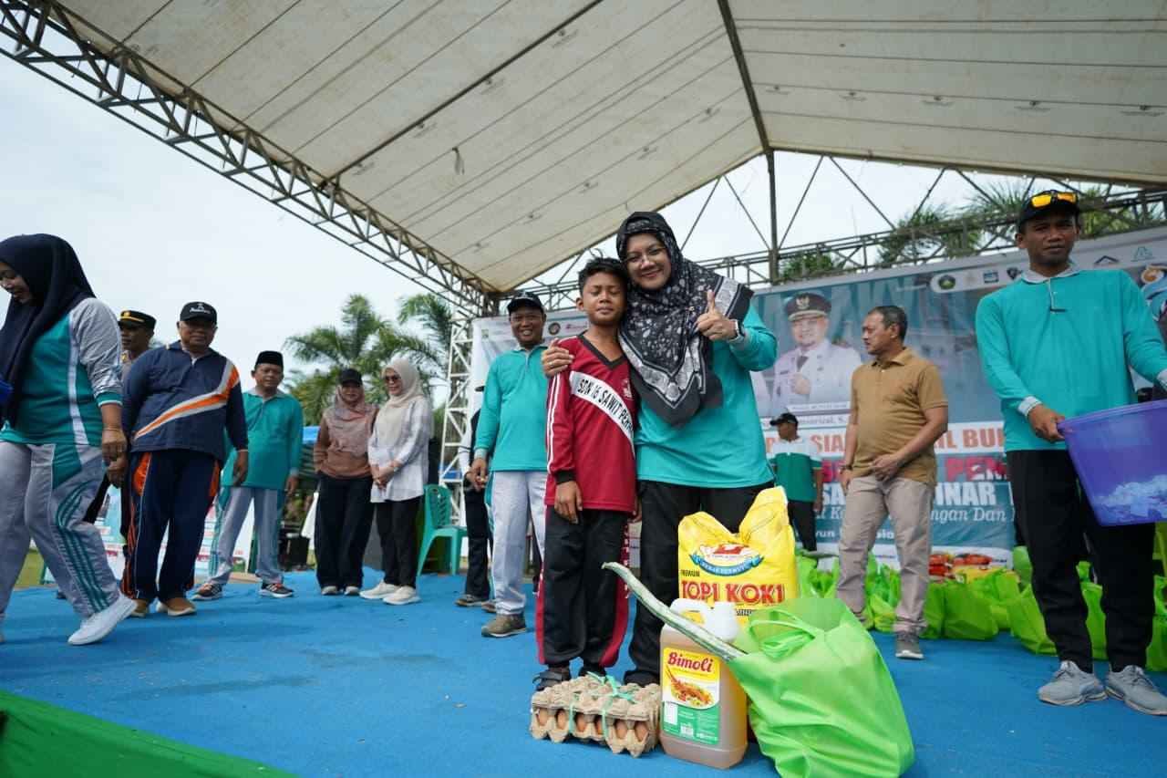 Perdana Rumah Rakyat di gelar di Kecamatan, Bupati Afni Seharian Bersama Warga Dayun