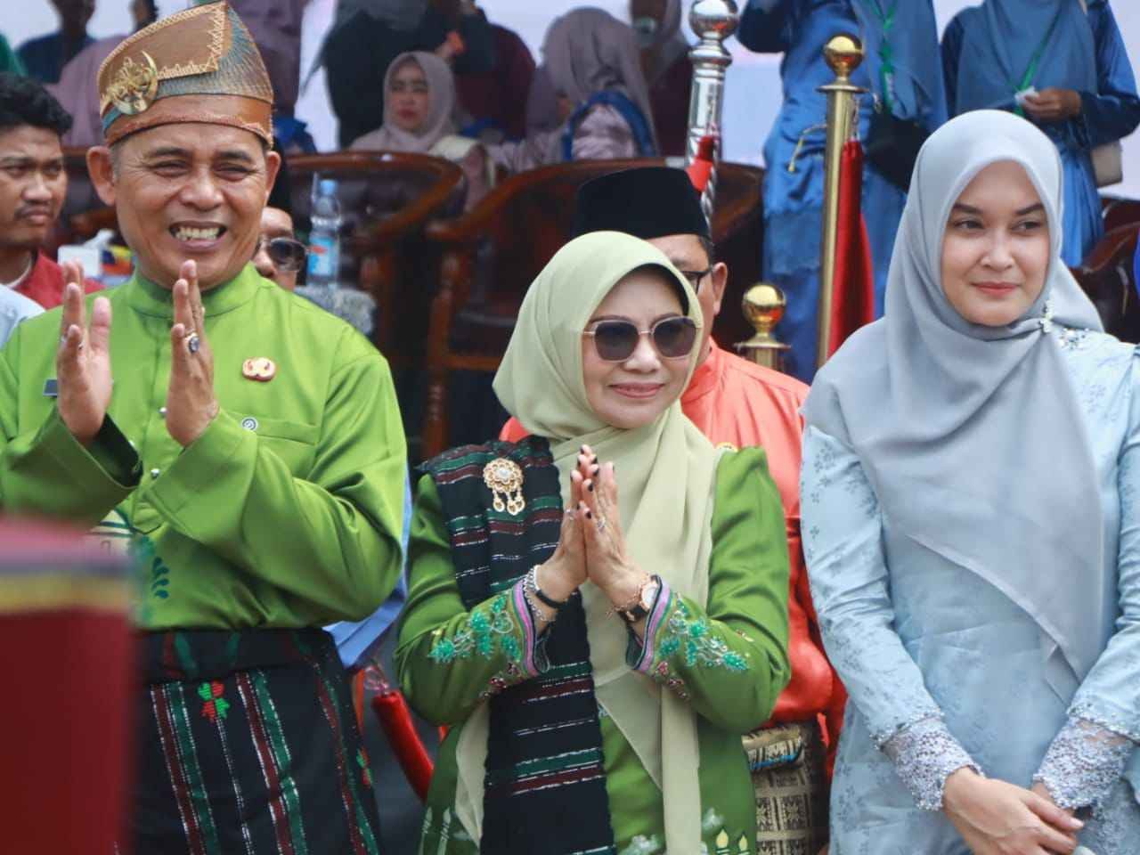 Bupati Inhil H. Herman Resmi Lepas Pawai Ta,aruf dan Buka Bazar MTQ ke-55 di Kecamatan Kempas