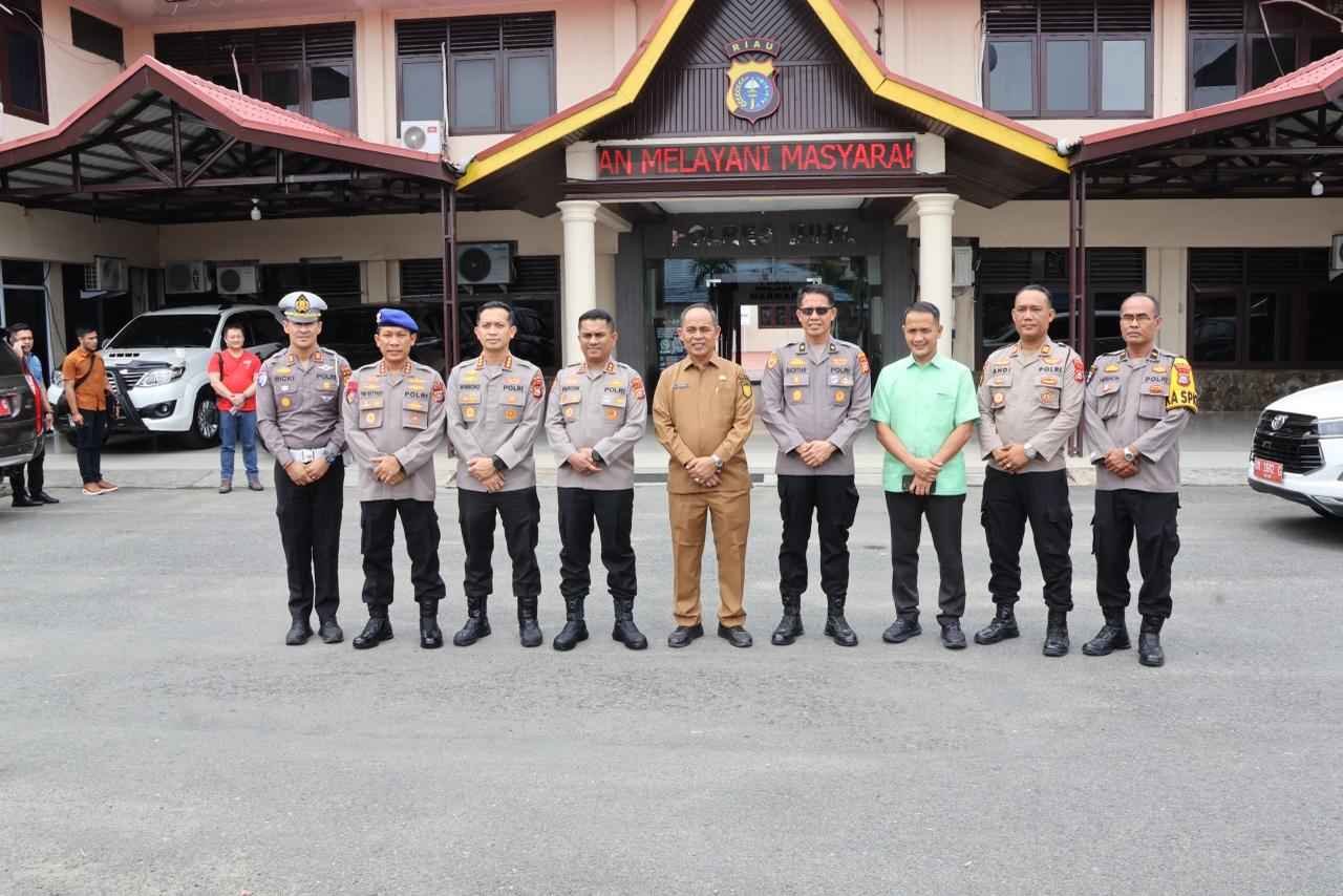 Pererat Silaturahmi, Bupati Inhil dan Jajaran Polda Riau Kunjungi Polres Usai Tiba di Tembilahan