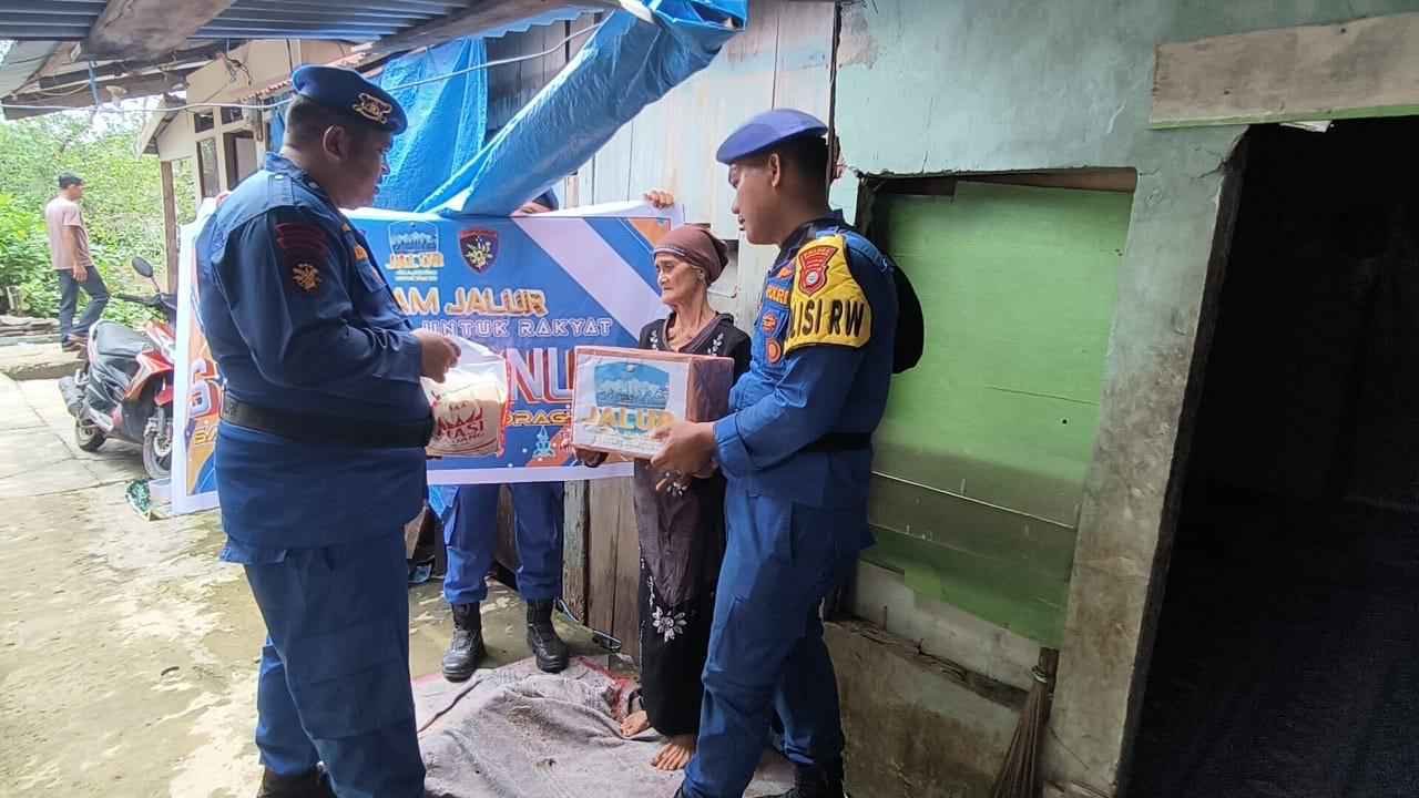 Satpolairud Polres Inhil Laksanakan Program JALUR, Sambangi Warga Pesisir Pulau Palas