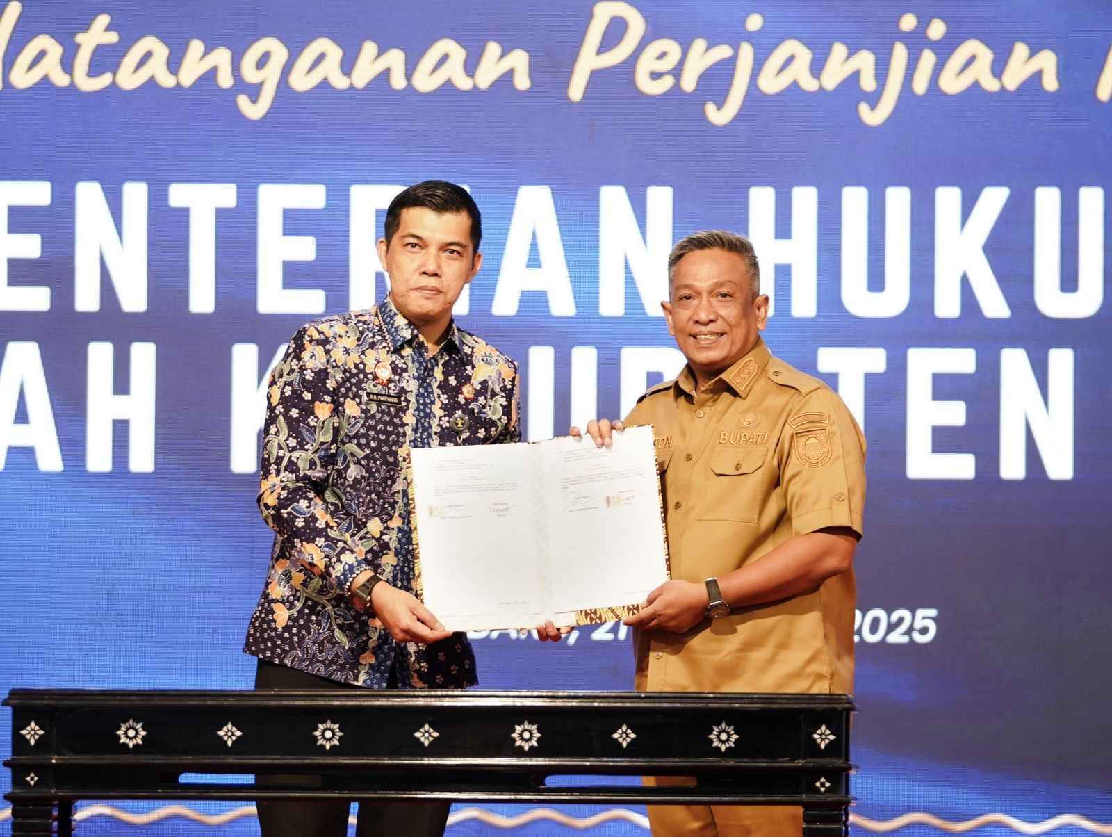Pemkab Rohul Serahkan SK 1.461 PPPK Tahap I Formasi Tahun 2024