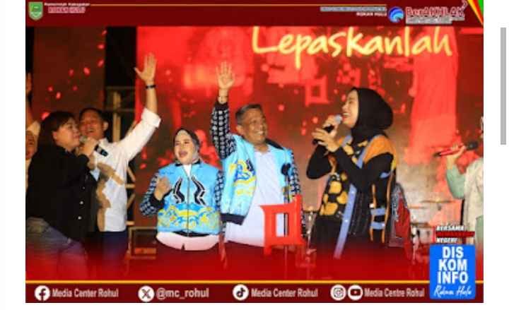 Ratusan Ribu Warga Padati Malam Puncak HUT ke-26 Rokan Hulu,Rayola dan Kotak Guncang Panggung Pesta Rakyat