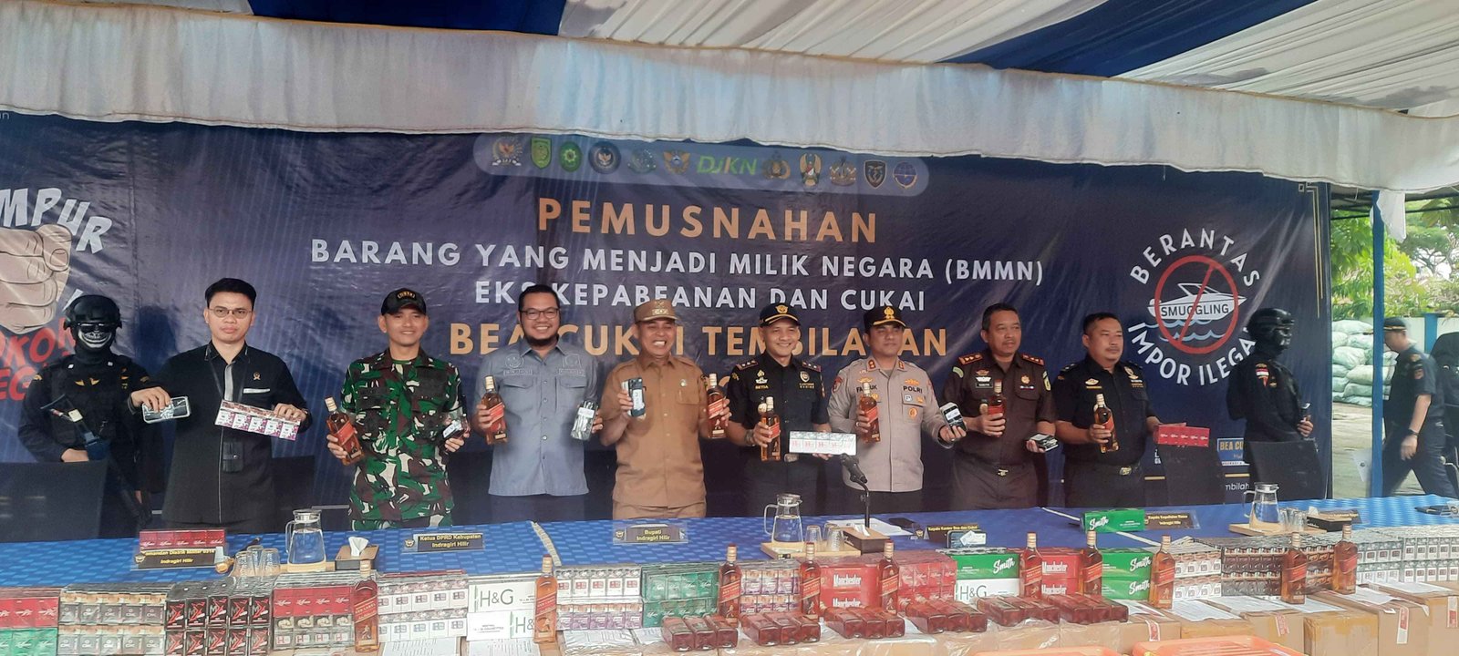 ‎BEA CUKAI TEMBILAHAN LAKUKAN PEMUSNAHAN BARANG YANG MENJADI MILIK NEGARA (BMMN) EKS KEPABEANAN DAN CUKAI ‎ ‎