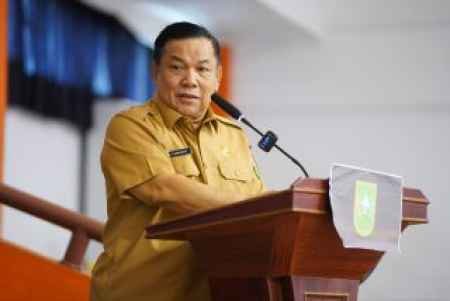 Plt Gubernur Riau Usai Penggeledahan,"Tak Berbuat Kenapa Alergi Diawasi KPK"