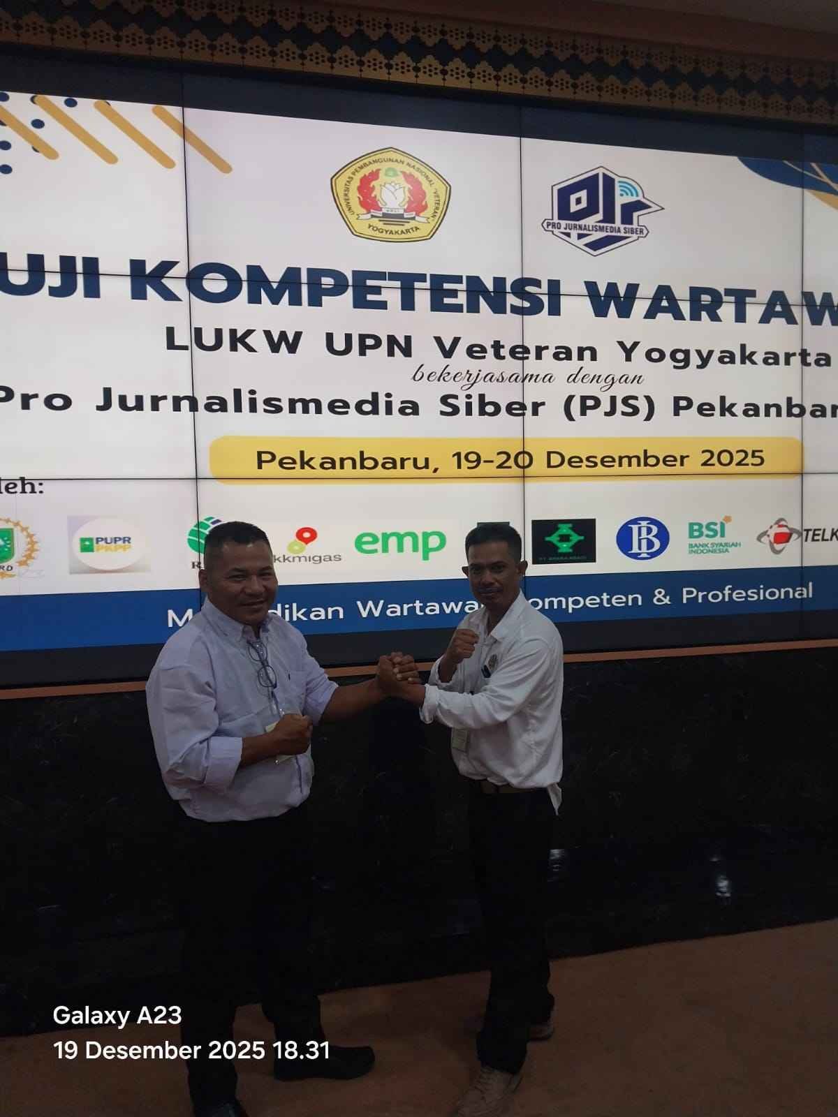 DITENGAH BENCANA BANJIR DAN LONSOR  SUMATRA. RAMAT RAMADHAN, TIDAK MENJADI PENGHALANG DEMI MENCAPAI PROFESIONALISME WARTAWAN