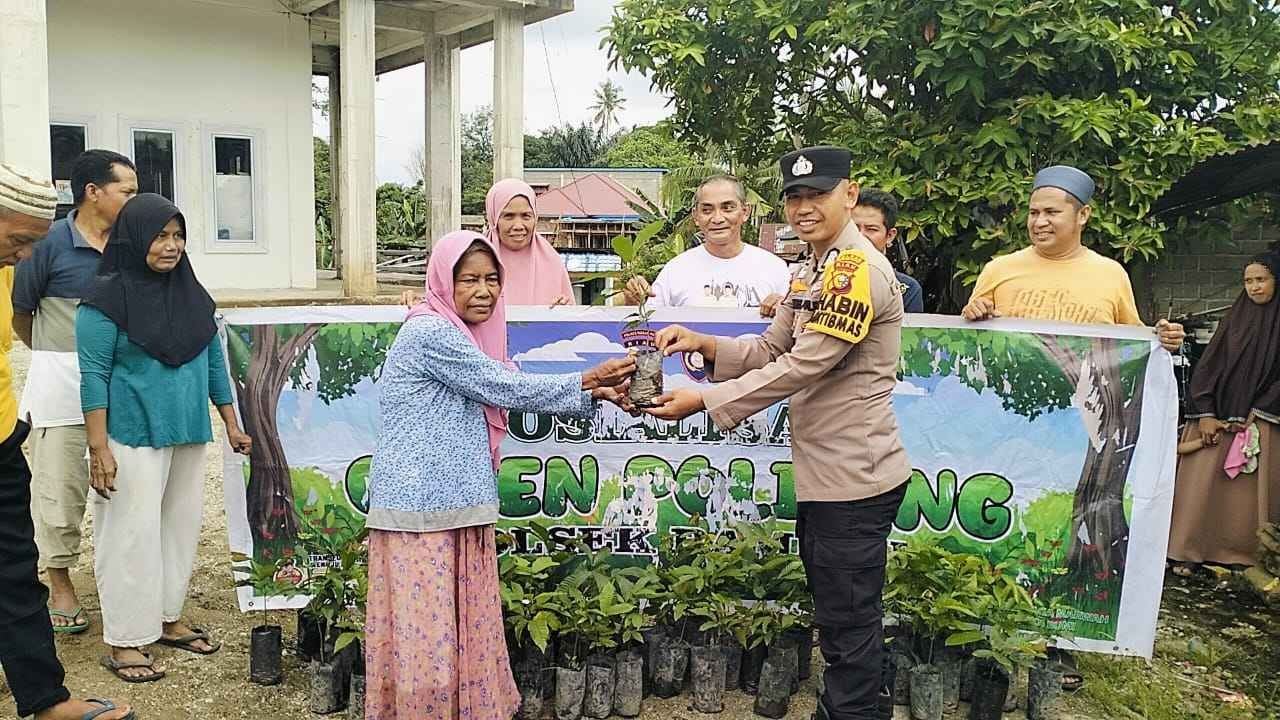 ‎Dukung Program Green Policing, Polsek Rambah Tanam Ratusan Pohon di Bantaran Sungai Desa Koto Tinggi ‎