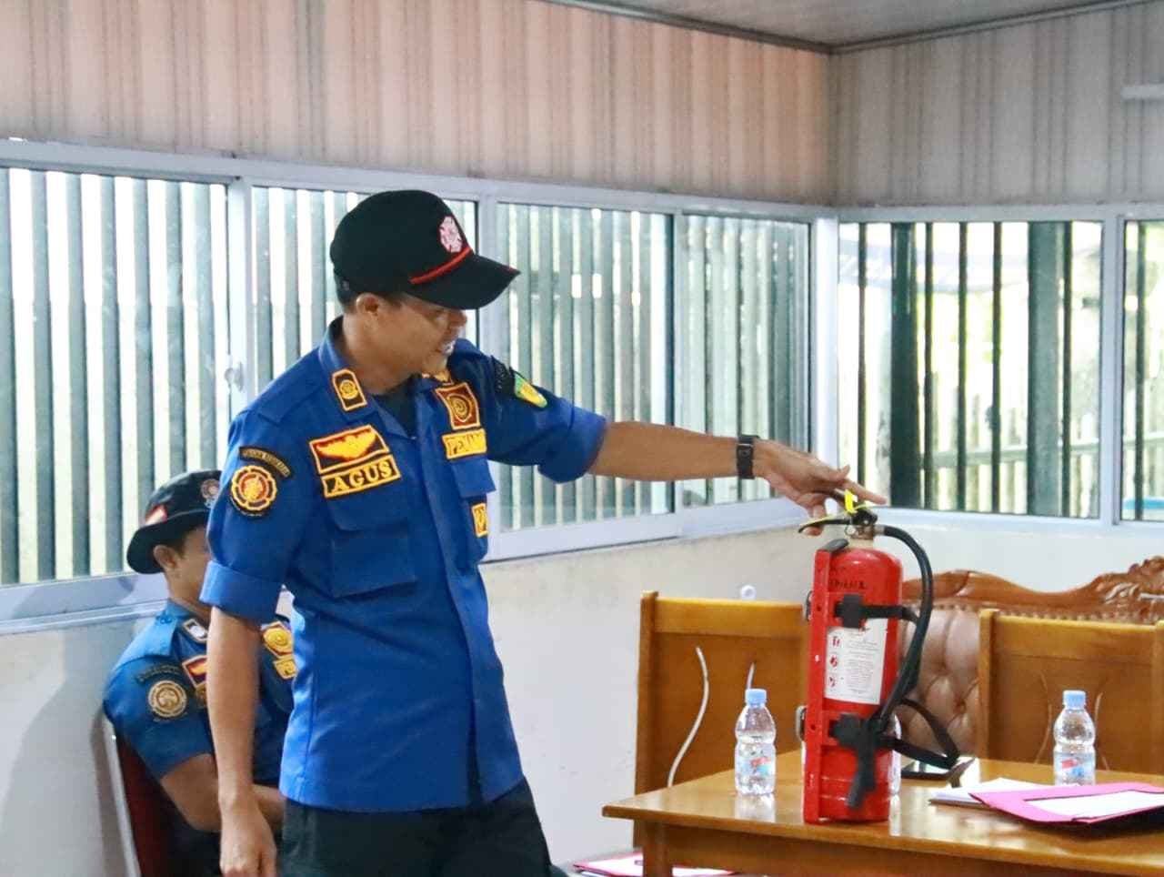 ‎DPKP Inhil Sosialisasikan APAR di Diskominfopers, Tekankan Kesiapsiagaan Cegah Kebakaran