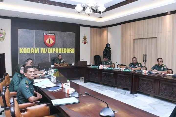 Pangdam IV/Diponegoro Hadiri Evaluasi Pembangunan KDKMP Bersama Wakil Panglima TNI