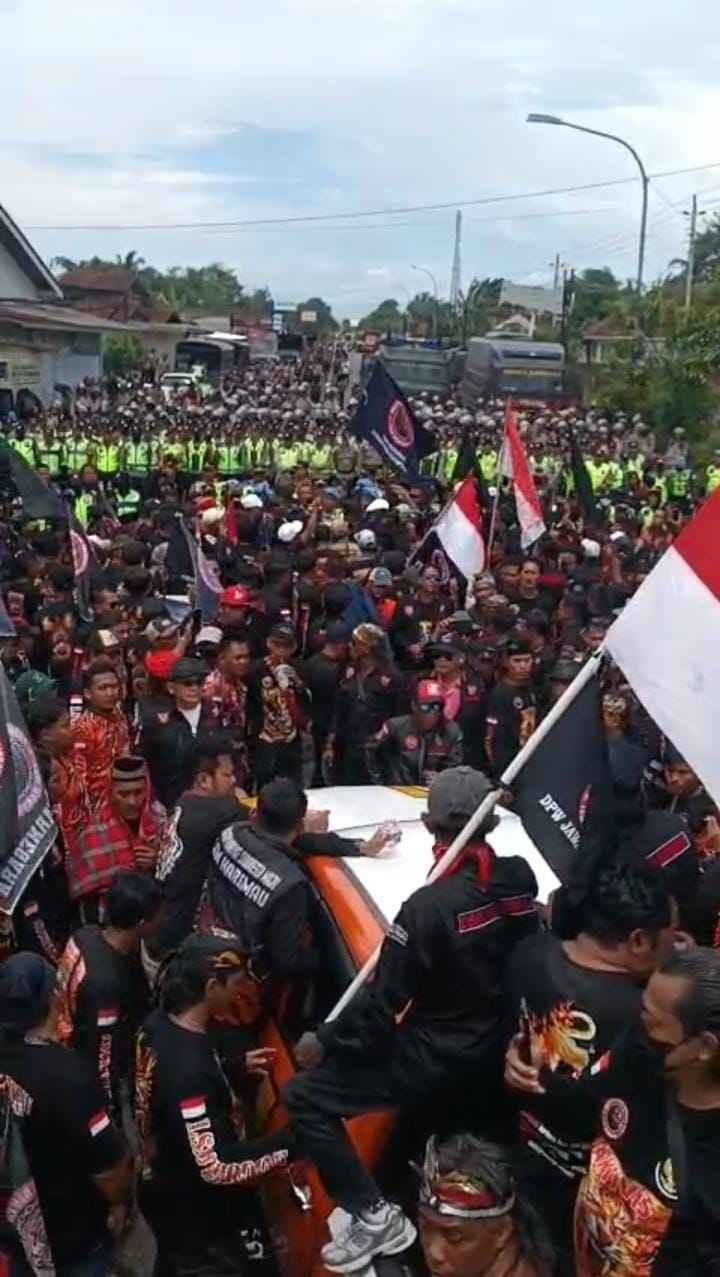 ‎Ribuan Masa Dari LSM Harimau Kepung PT Blesscon Purwonegoro Banjarnegara, Tuntut Audit Izin dan Hak Pekerja