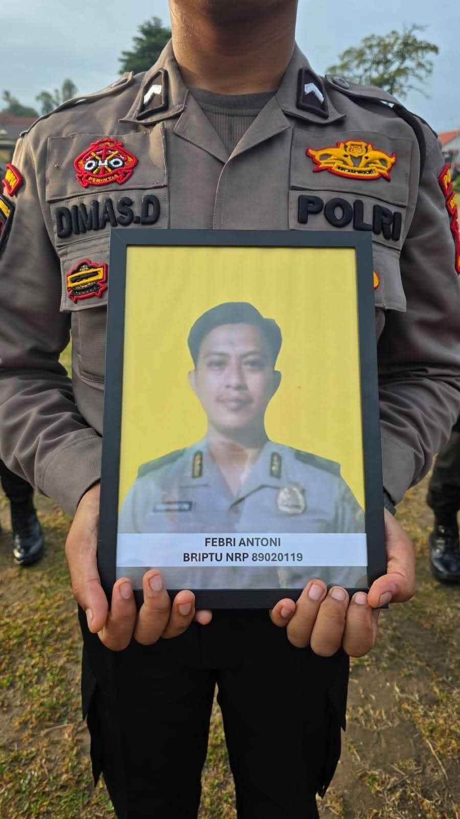 ‎Pemberhentian Dengan Tidak Hormat (PDTH) terhadap 12 personel Polda Riau di Lapangan  Apel Mapolda Riau ‎