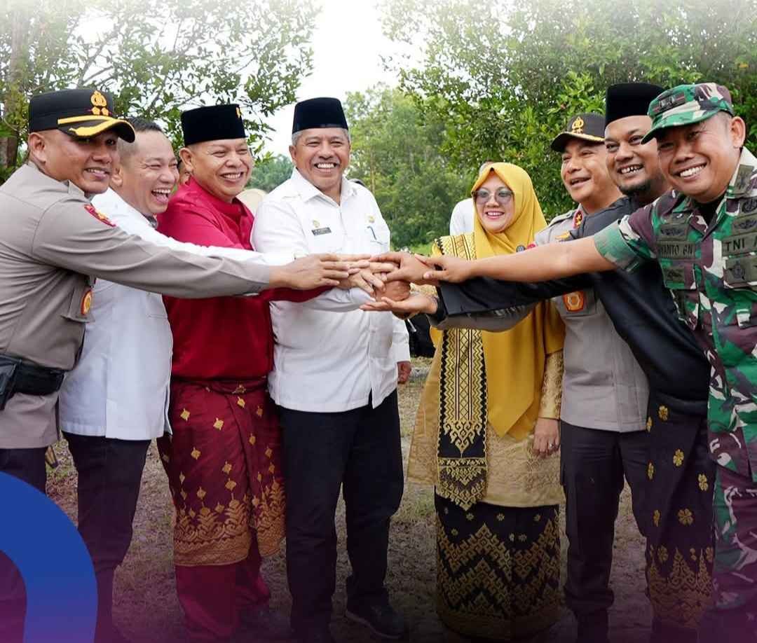 Bupati  Siak Alfendri sambut kedatangan Kapolda Riau, Irjen Pol. HERRY HERYAWAN, 