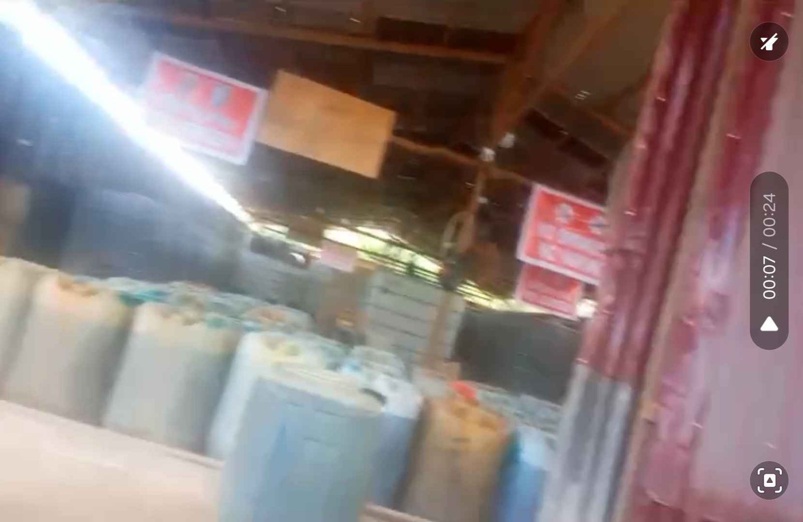 Gudang minyak Ilegal menjadi sorotan media,  " pemilik gudang klabui penegak Hukum, sebut gudang brondolan" 