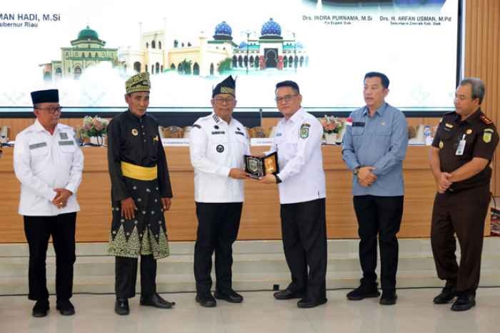 Kujungan kerja PJ Gubri Riau di sambut PJS  Bupati Siak, Tinjau Kesiapan Pilkada Serentak 2024