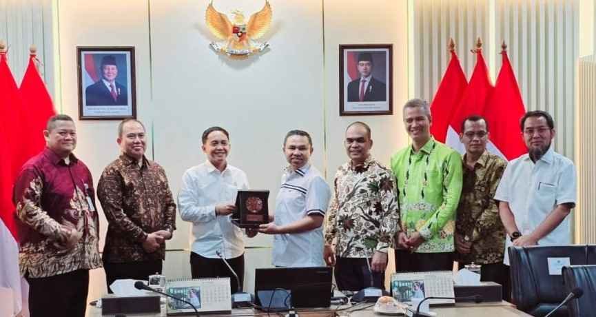 Minta Dukungan Pengelolaan Kawasan Hutan, Gubri Abdul Wahid Temui Menteri Kehutanan